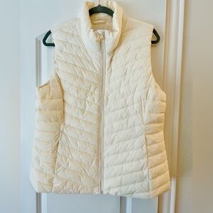 Old Navy Women’s Cream Puffer Jacket NWOT